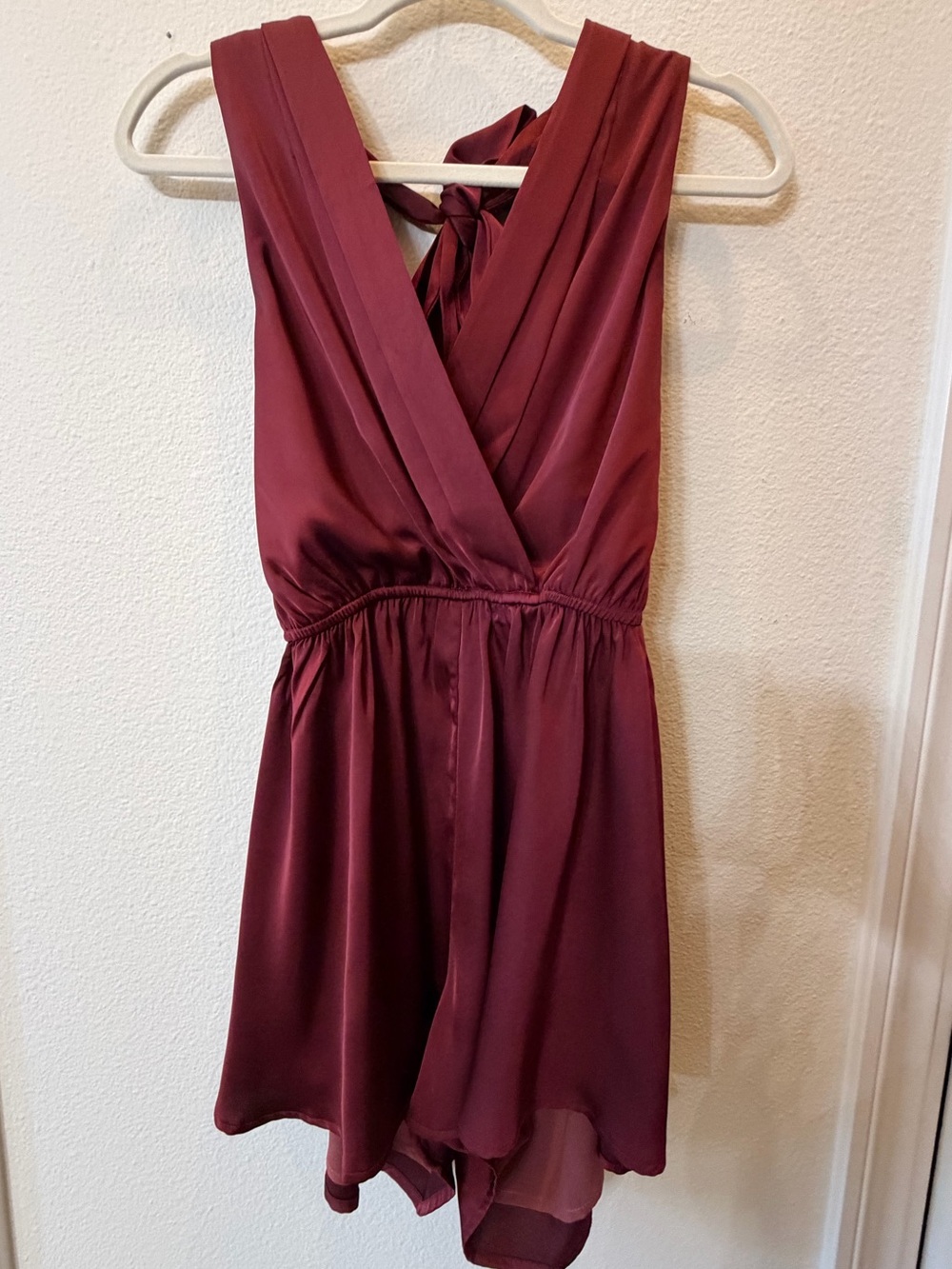 Dress Forum Backless V-Neck Burgundy Mini Romper